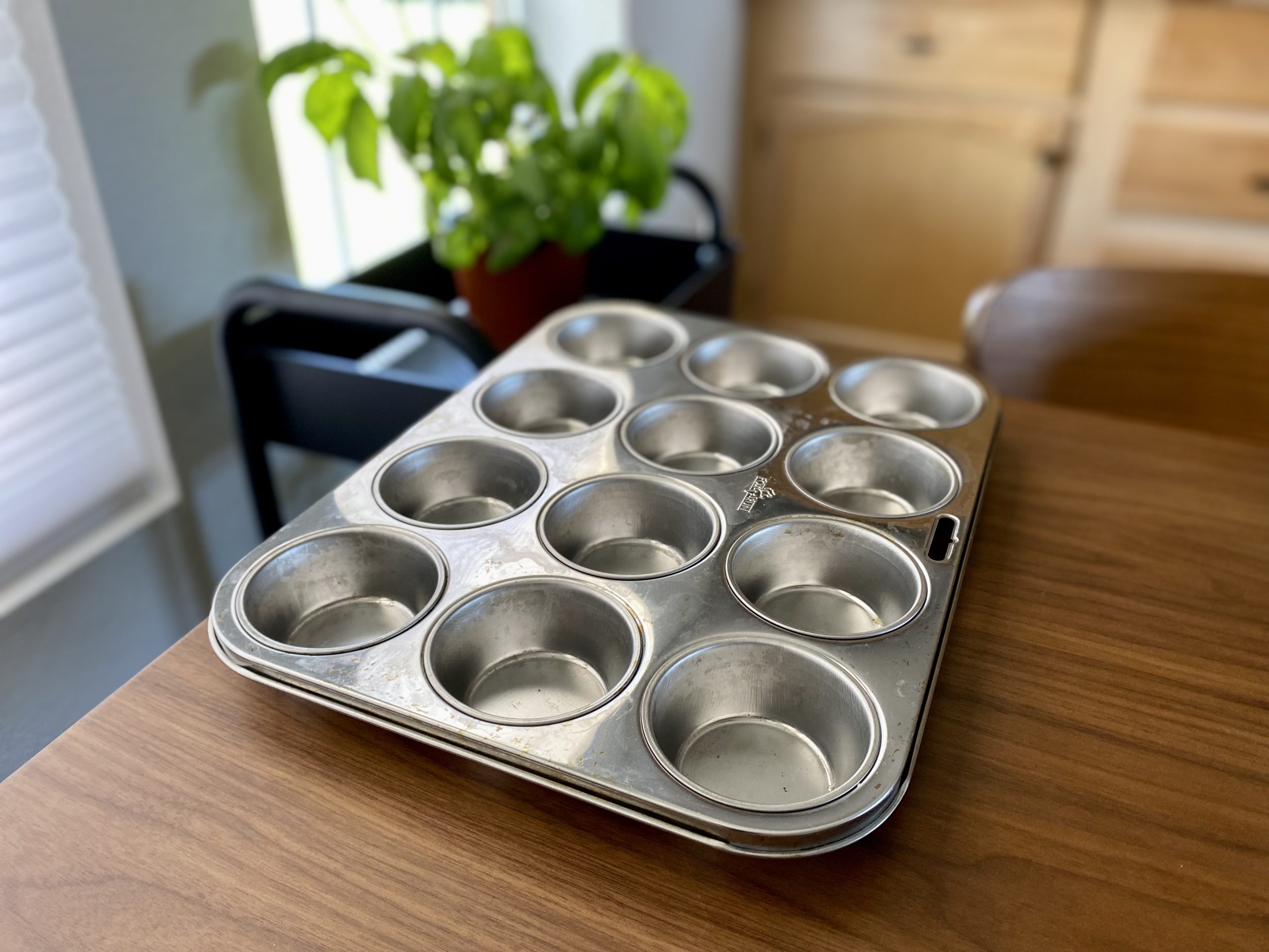 Fox Run 4868 Muffin Pan, 12 Cup, Stainless Steel
